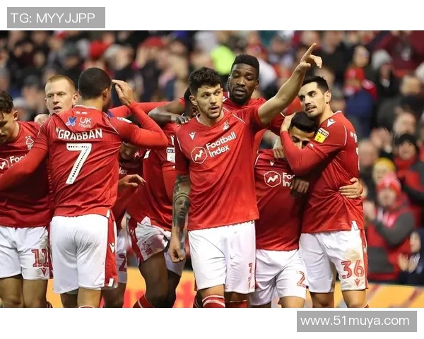 诺丁汉森林与切尔西球迷联手群嘲澳波下课风波上演热烈场面